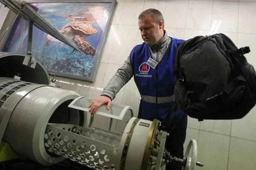 Чёрные бочки в метро: зачем их ставят на платформах?