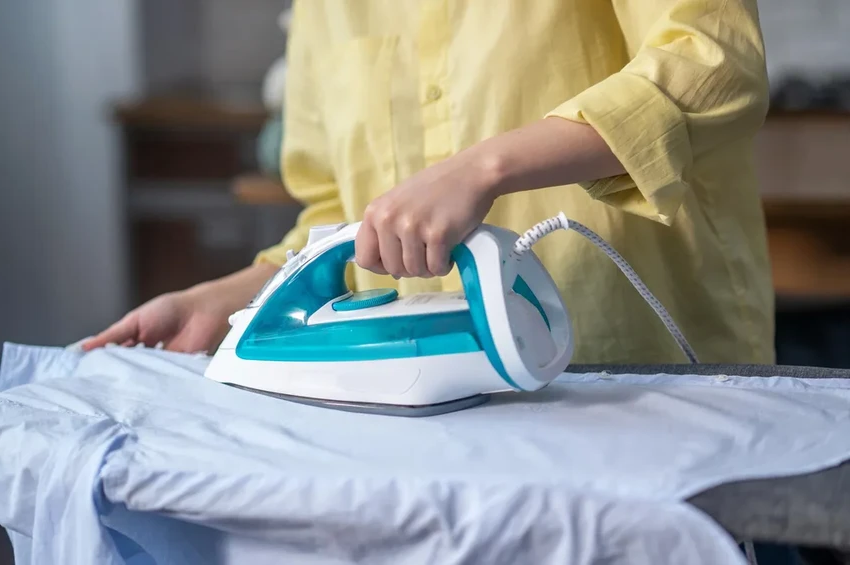 Как идеально погладить рубашку за 5 минут: секреты безупречного вида