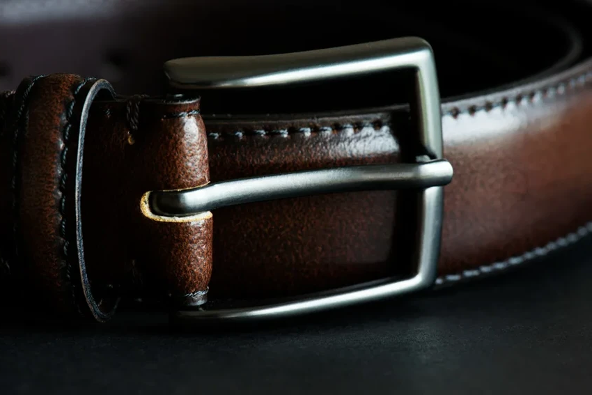Как сделать отверстие в кожаном ремне: 5 простых способов своими руками