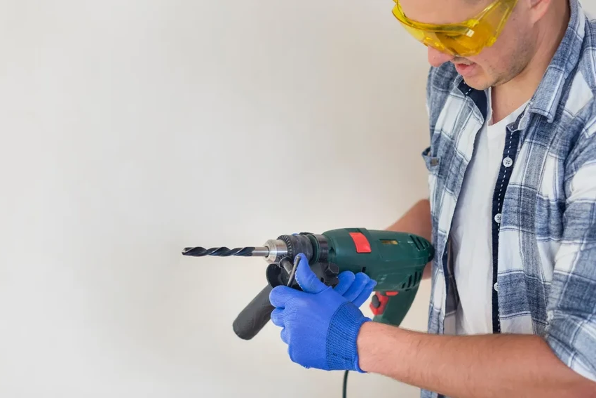 Как сделать отверстие в кожаном ремне: 5 простых способов своими руками