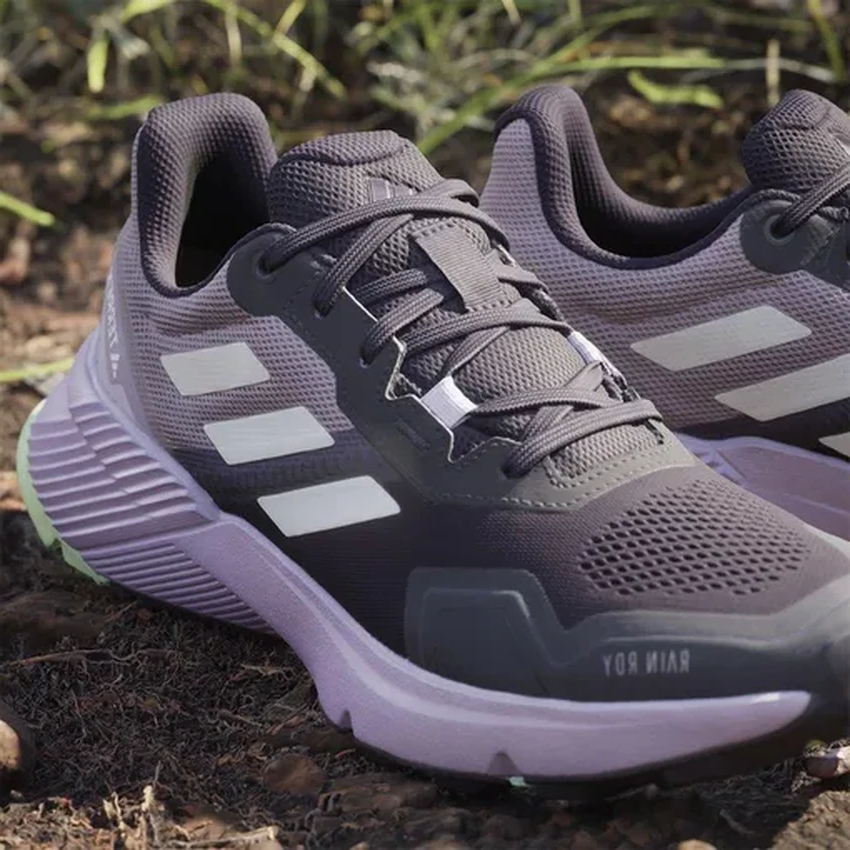 Осенние пробежки в дождь: как выбрать обувь и сохранить комфорт