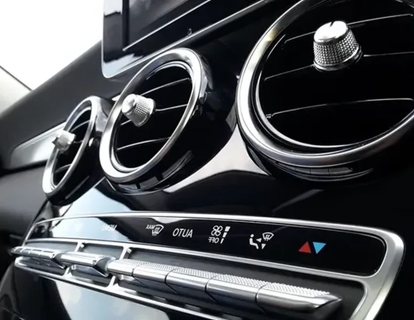 Как проверить фреон в автомобильном кондиционере: признаки утечки и методы диагностики