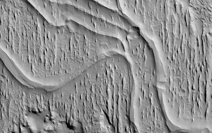 Под поверхностью Марса нашли скрытый океан жидкой воды