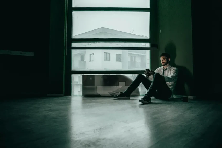 Почему пролистывание видео в ленте усиливает скуку, а не спасает от неё