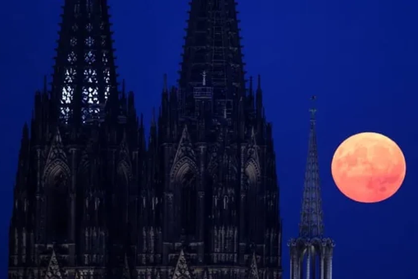 Голубая суперлуна 2024: редкое астрономическое событие и лучшие фото со всего мира