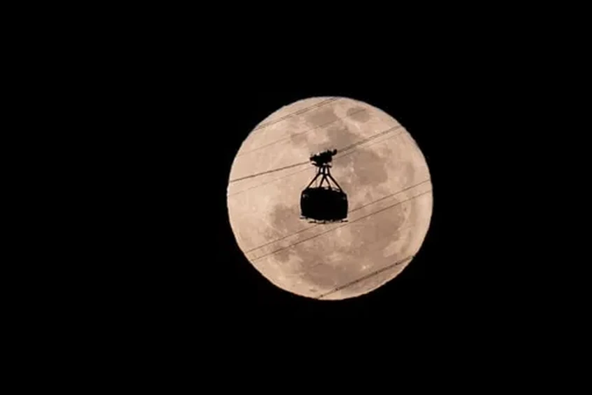 Голубая суперлуна 2024: редкое астрономическое событие и лучшие фото со всего мира