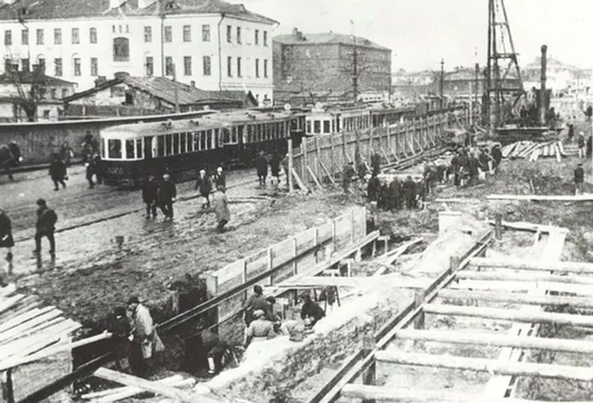 История строительства Московского метро: от первой линии до подземных дворцов