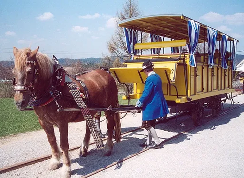 Конка: зачем на втором этаже ездили мужчины и почему она не догоняла цыпленка