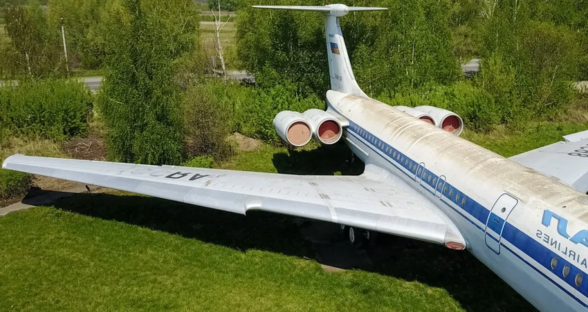 Собачий клык на крыле: зачем самолету аэродинамический шик