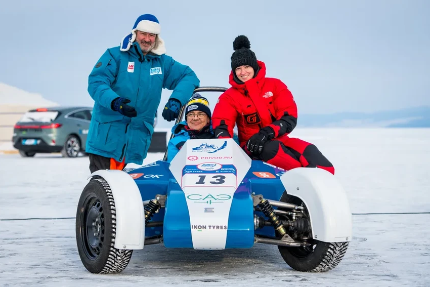Лед, скорость и мощь: как спорткары ставят рекорды на байкальском льду