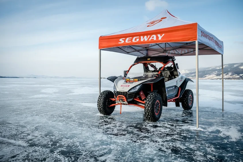 Лед, скорость и мощь: как спорткары ставят рекорды на байкальском льду