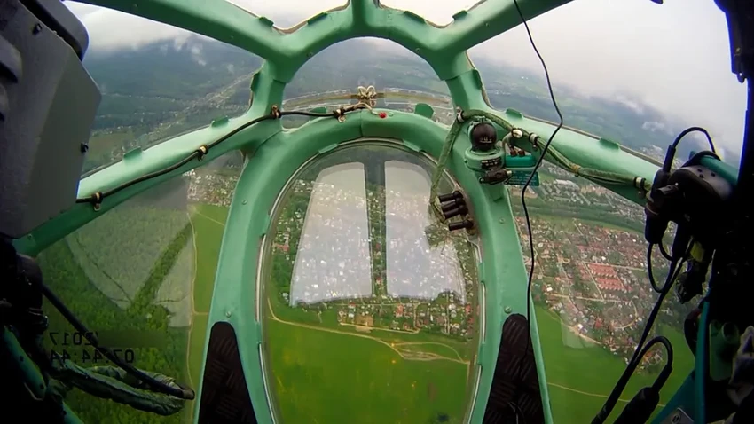 Ту-134: парашют для торможения, молния в кабине и 3 других факта