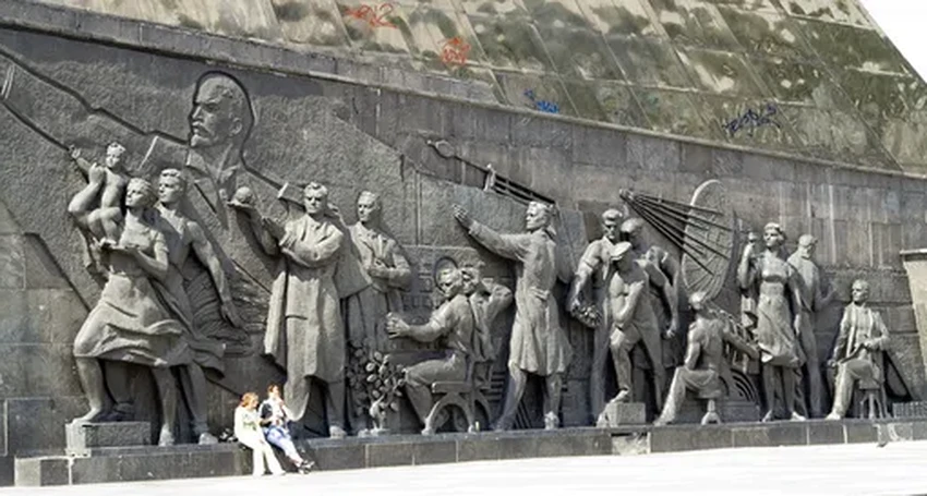 История монумента «Покорителям космоса»: как в СССР построили титановый обелиск