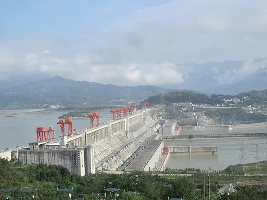 Китай строит ГЭС в три раза крупнее самой мощной в мире плотины