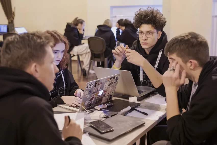 IT-буткемп для школьников: как перспективные подростки пробуют себя в роли разработчиков