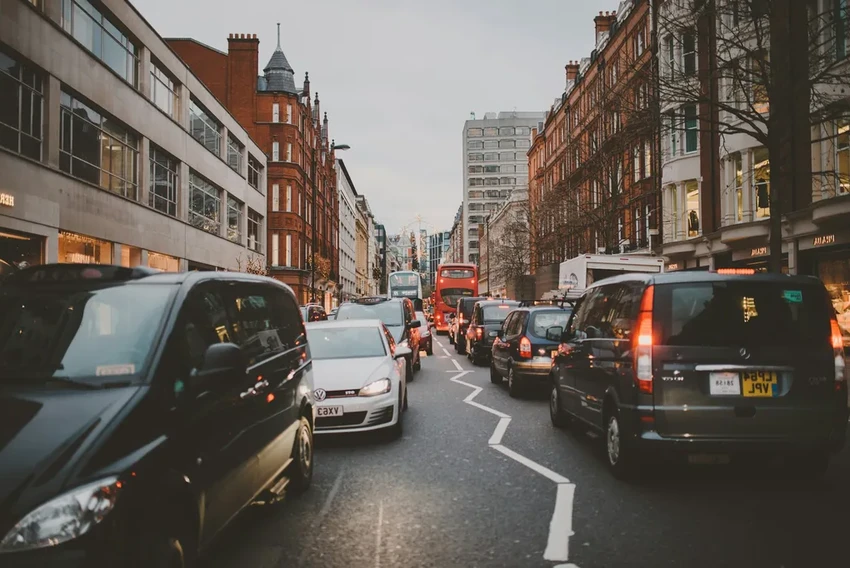 Почему в Японии и Англии ездят по левой стороне дороги? История выбора