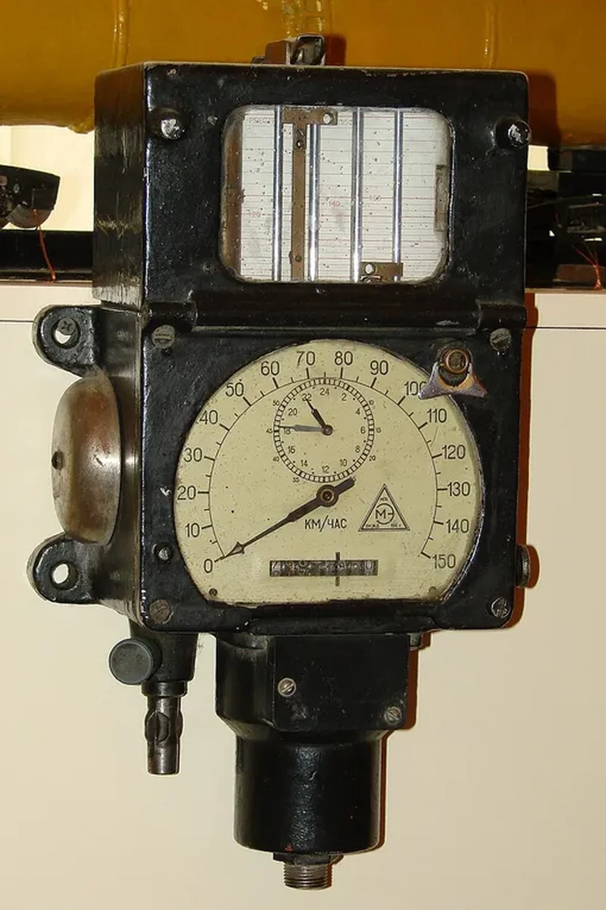 Есть ли черный ящик у поезда и чем он отличается от авиационного