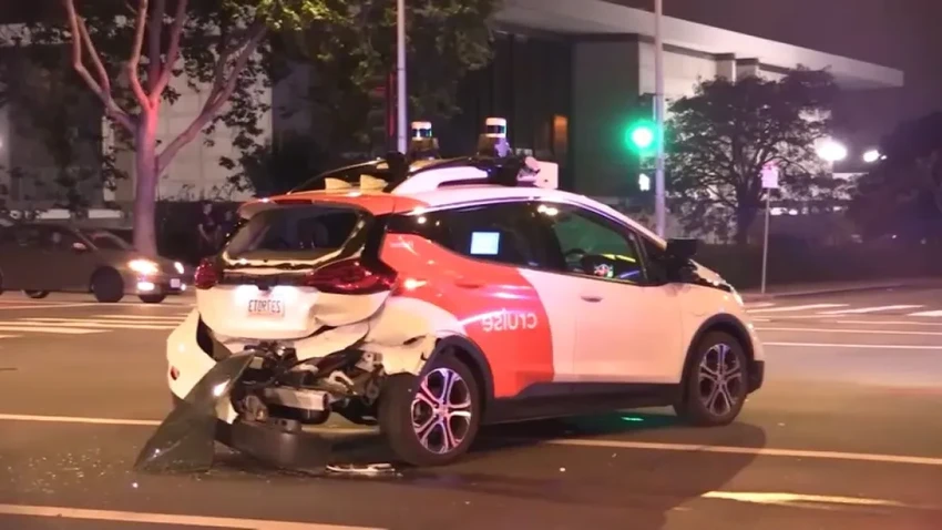 Waymo против человека: роботакси реже попадают в аварии