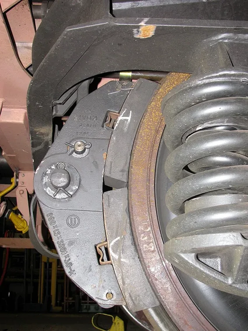 Чем и как тормозят российские высокоскоростные поезда «Ласточка»