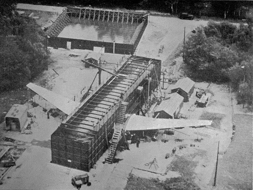 Почему первый реактивный лайнер «Комета» разваливался в воздухе: история квадратных окон