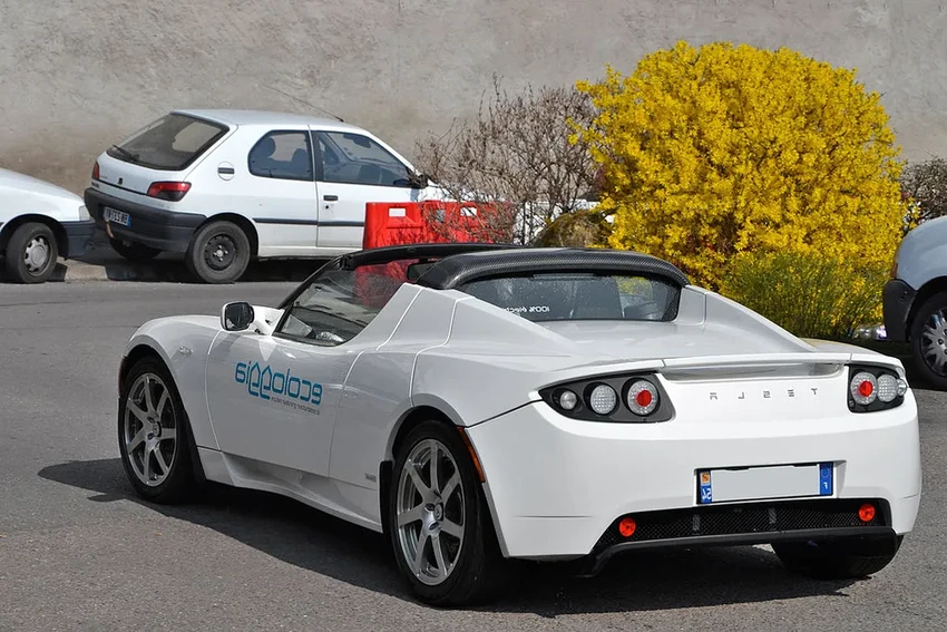 Чертежи первого Tesla Roadster стали открытыми: теперь можно собрать свой