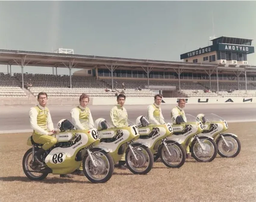 Почему мотоциклы Kawasaki стали зелёными: история дерзкого маркетингового хода