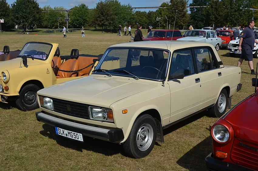 Загадка хромированной решетки: почему Lada 2107 выделялась на фоне других