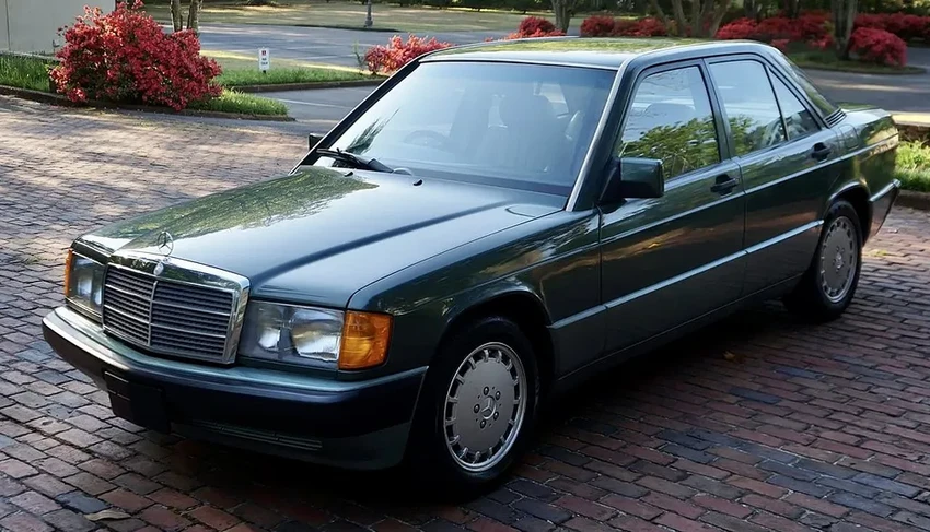 Провал Cadillac Cimarron: почему компактный люкс проиграл Mercedes?