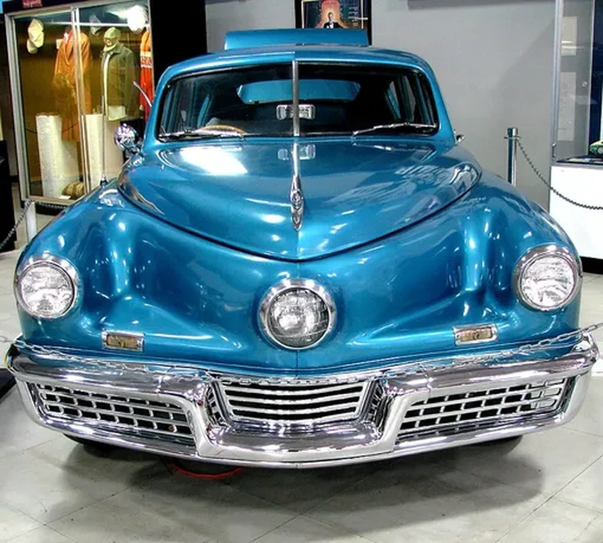 Почему водителю предлагали нырнуть под панель при аварии в 1948 году