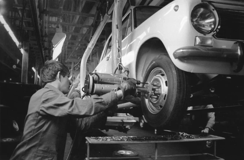 Первый хакер СССР: как месть программиста остановила конвейер ВАЗа