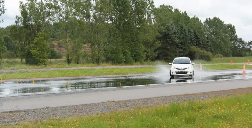 Как учат водителей в Швеции: 