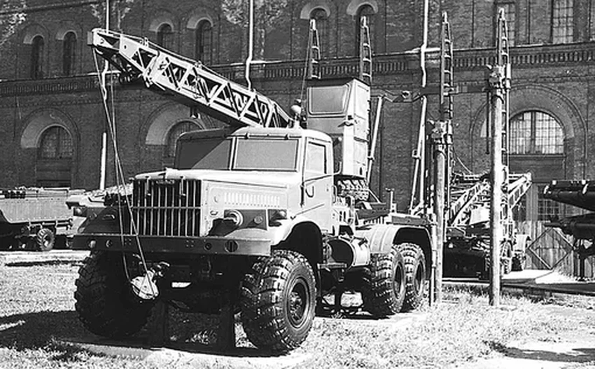 От грузовика до мостоукладчика: 10 военных спецмашин на базе КрАЗа