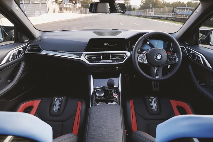 Обман маркетологов: почему «спортивный» руль с плоским низом не для гонок