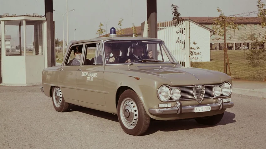 Итальянская полиция на Ferrari: как спорткар стал главным кошмаром мафиози