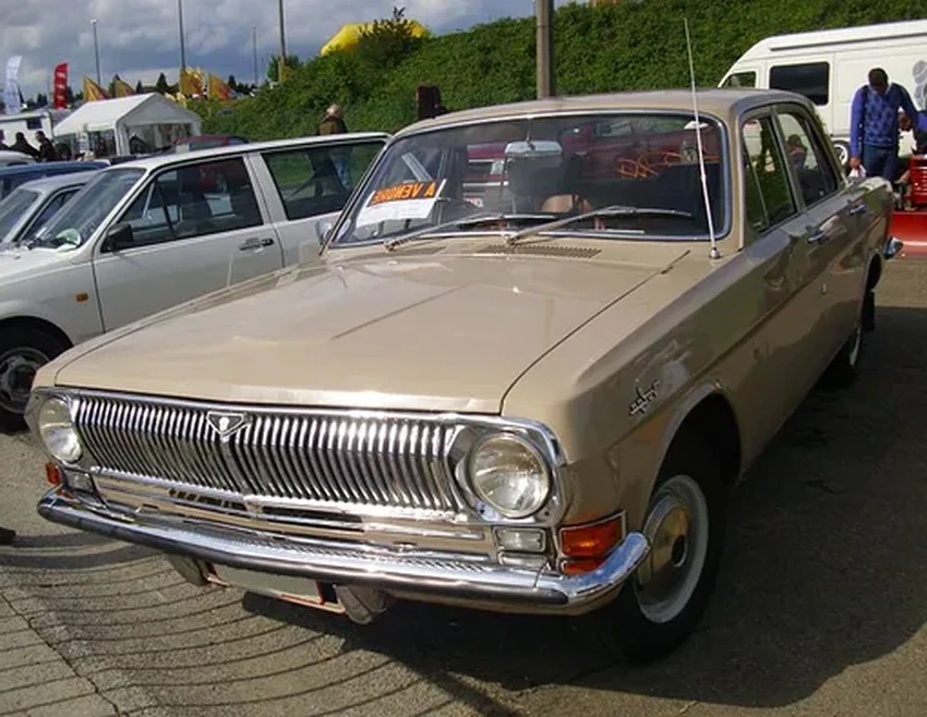 Как в СССР рекламировали «Волгу»: мягкие кресла и голос диктора из «Времени»