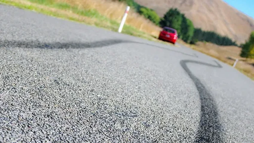 Как безопасно съехать на обочину на скорости: инструкция для водителя
