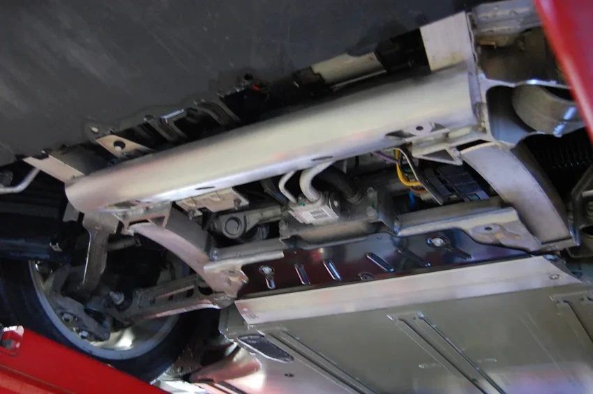 Что скрыто под электромобилем: как устроена защита днища от серьёзных угроз