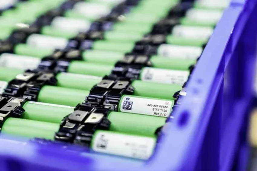 Что происходит с батареей электромобиля, если его не использовать