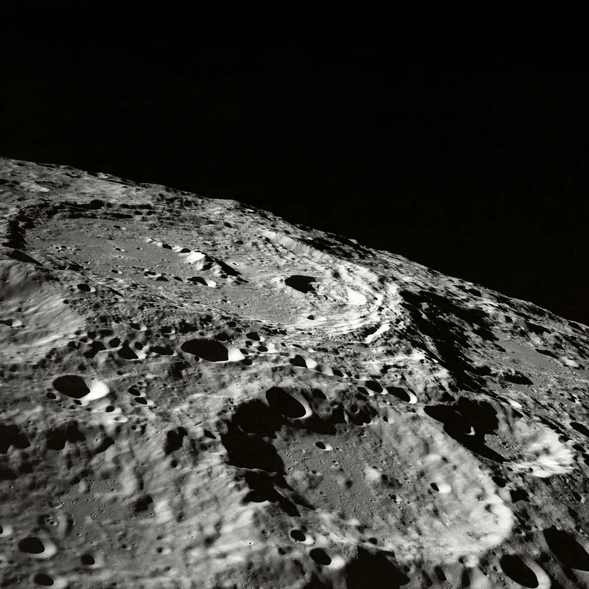 Лунный ковчег: зачем отправлять биоматериалы Земли в кратеры Луны