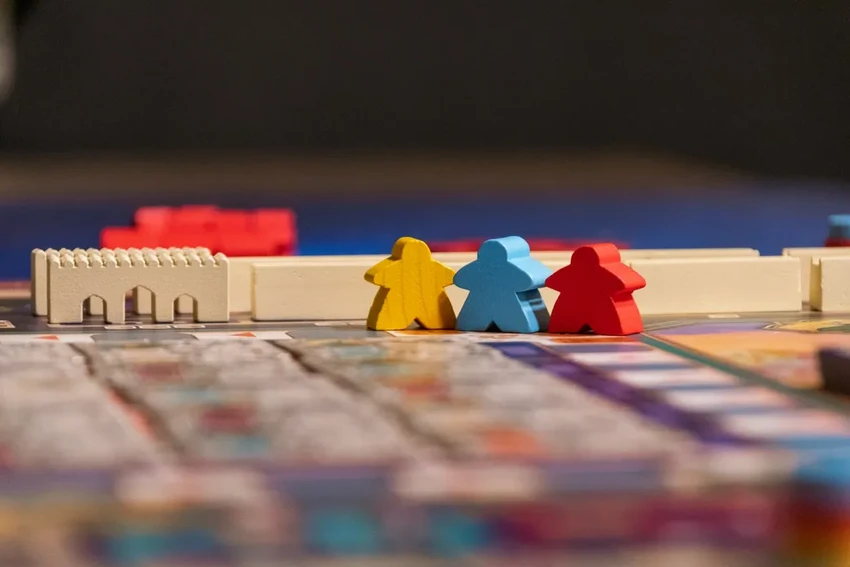Почему люди с аутизмом часто выбирают настольные игры: данные исследований