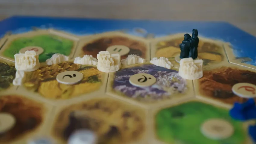 Почему люди с аутизмом часто выбирают настольные игры: данные исследований