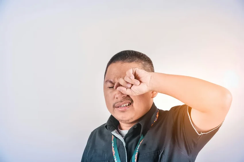 9 вредных привычек, из-за которых садится зрение: проверьте себя