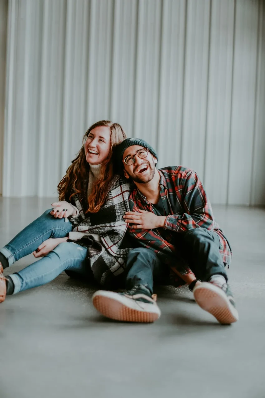 Возрастная гипогамия: почему младшие мужчины выбирают зрелых женщин