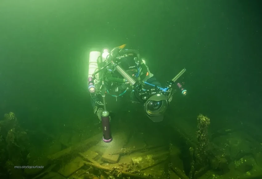 В Балтике найден корабль с сотнями бутылок шампанского XIX века