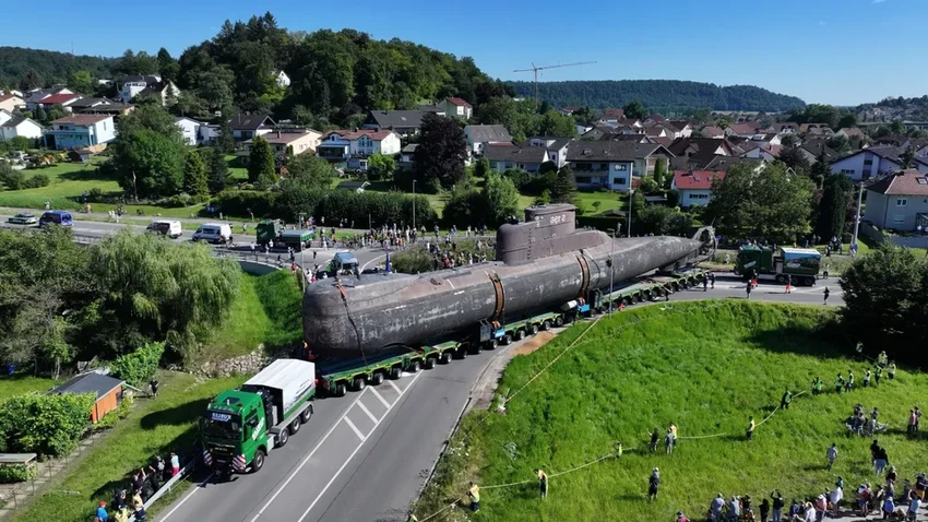 Как перевезти подводную лодку по дорогам: месячная операция в Германии