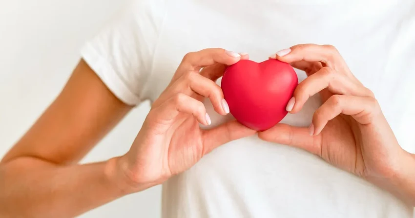 Жара и сердце: 5 правил от кардиохирурга для безопасного лета