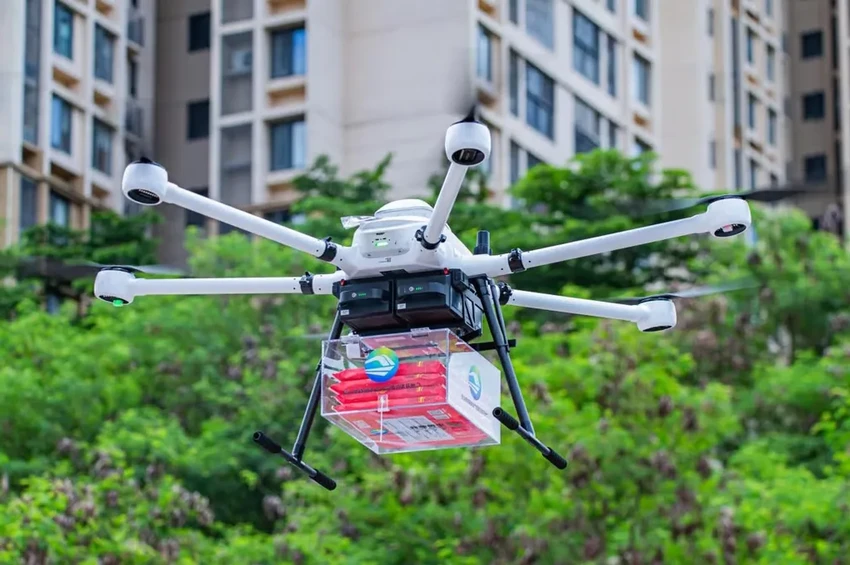 Китайский дрон доставляет заветные письма о зачислении в вуз