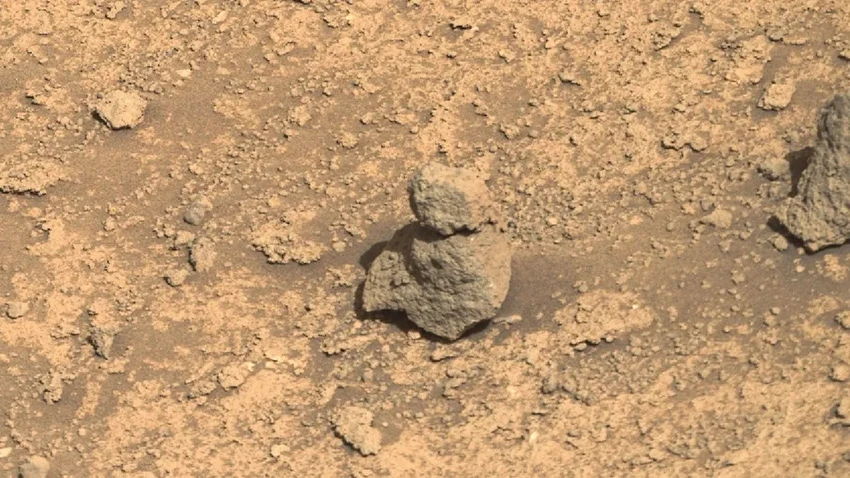 Космические новости недели: сера на Марсе и загадка юпитерианского шторма