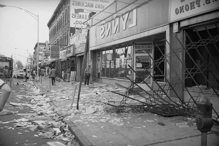 Как блэкаут 1977 года превратил Нью-Йорк в город хаоса и грабежей