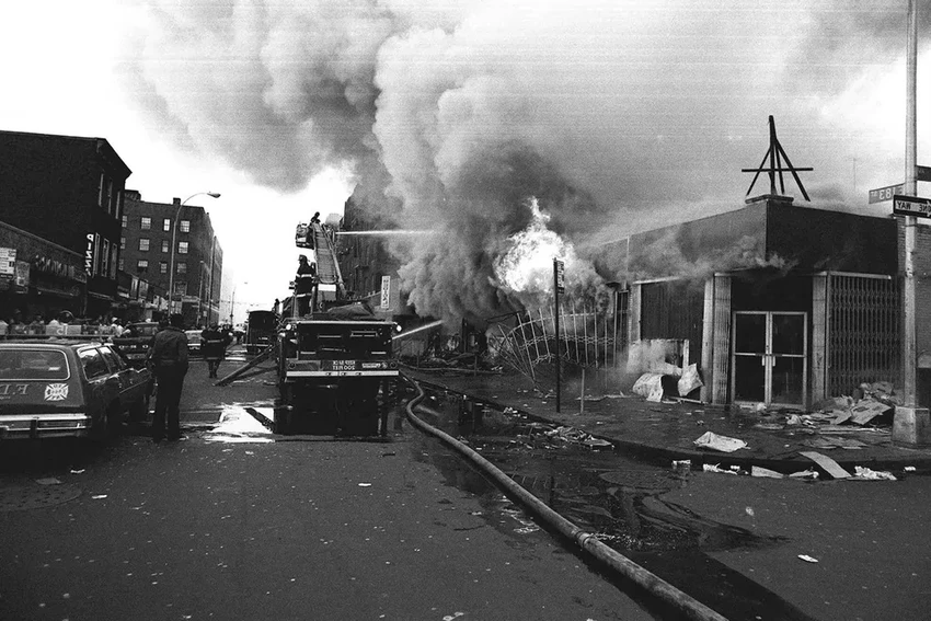 Как блэкаут 1977 года превратил Нью-Йорк в город хаоса и грабежей